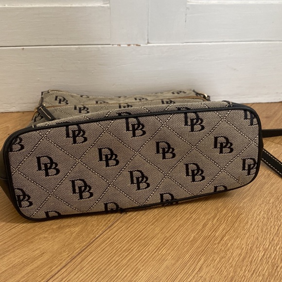 Dooney & Bourke Crossbody Bag - Picture 3 of 8